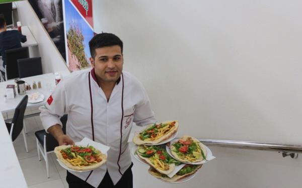 Soutma ilemi ile paketleniyor: Kente gelen yerli turistlerin yzde 50'si buraya uruyor ve yanlarnda nohut gtryorlar. Yurt dna veya il dna gtrlecek siparilerimizden ekstra para talep etmeden soutma ilemi yaparak paketliyoruz"