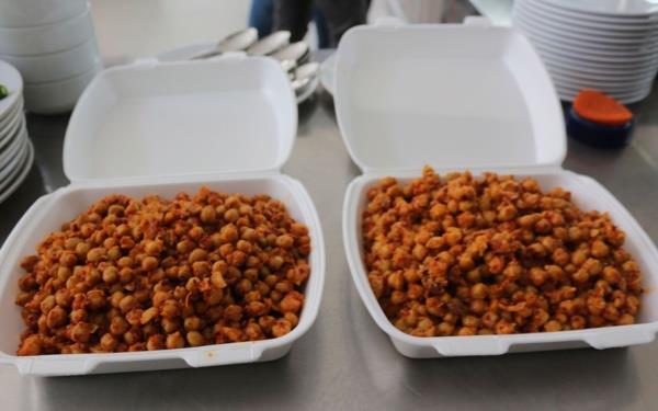 Acl veya sade: "Son yllarda bata gurbeti mterilerimiz olmak zere gidecekleri yere nohut gtrmek isteyenler oald. Biz de bunun iin istee bal acl ya da sade nohudu nce doal ortamnda sonra buzdolabnda soutarak gtrlecei yer iin hazrlyoruz."