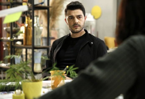 Cem, Yasemin&#8217;e evlenme teklif etmeye karar verir. Yasemin&#8217;in grmeyi kabul ettii gecede beklenmedik olaylar geliir. Yasemin ve Cem'in arasnda neler olaca ise ikilinin yapaca konumalara baldr.