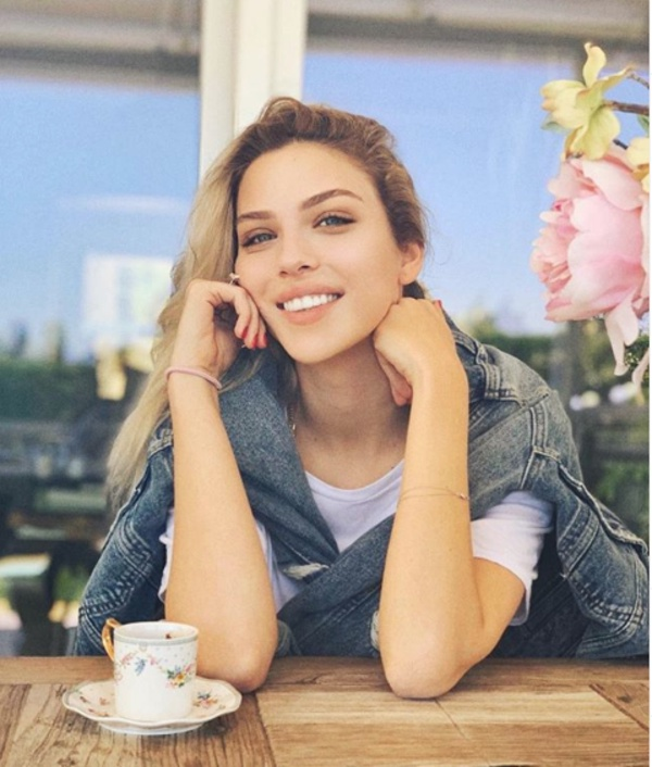 Ayaklarn ykarm: Getiimiz aylarda ise Yasemin efkatli "Ben do'nun ayaklarn ykarm. Ne olacak ki?" demiti.