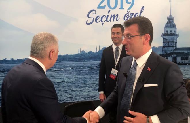 Remses'in mdr Emre imanlar, unlar syledi:  <br>-"CHP&#8217;nin 31 Mart ncesi stratejisine dnm durumda. Binali Yldrm, sokaklara zaten ok kmyordu. Mesela u anda srekli sokaklarda gryoruz, gen ocuklar yanna alp &#8216;bunlar benim kankalarm&#8217; diyor. mamolu&#8217;nun kampanyas ister istemez Yldrm&#8217; etkilemi durumda."