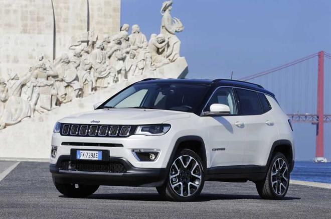 JEEP&#8217;N KAMPANYALARI HAZRANDA DA SRYOR:    Fiat atsnda retim yapan Jeep, haziran aynda dzenledii kampanyalarla mterilerine seenekler sunmaya devam ediyor. Marka, Jeep Compass&#8217;n 2018 model yl 170 HP&#8217;lik benzinli motor ve 9 ileri anzman kombinasyonlu versiyonunda, anahtar teslim bedelleri zerinden 15 bin TL tutarndaki takas destei avantaj salanyor. Takas destei dnda da Jeep Compass&#8217;n 2018 model yl tm model versiyonlarnda 100 bin TL iin 20 ay vadeli ve yzde 1,99 faizli eit demeli kredi sunuluyor.