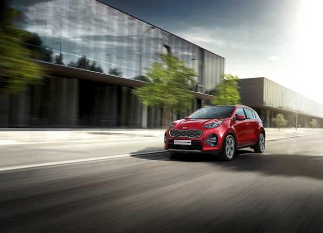 KIA&#8217;DA YAZ FIRSATLARI BALADI<br>      Trkiye&#8217;de Anadolu Grubu ats altnda faaliyet gsteren KIA, haziran ayna zel hazrlad frsatlarla tketicilere seenekler sunuyor. Kampanyalar erevesinde KIA Sportage, KIA Ceed, KIA Rio ve KIA Bongo&#8217;da avantajl fiyat ve donanm seenekleri mterilerini bekliyor.  <br>    SPORTAGE&#8217;DA YZDE 0,99 FAZ FIRSATI<br>      KIA&#8217;nn amiral modeli olan ve 1.6 dizel otomatik versiyona kavuan Sportage, haziran ayna zel olarak 40 bin TL&#8217;ye, 12 ay yzde 0,99 faiz frsatyla KIA yetkili sat noktalarnda bu avantajlardan yararlanmak isteyen yeni sahiplerini bekliyor.