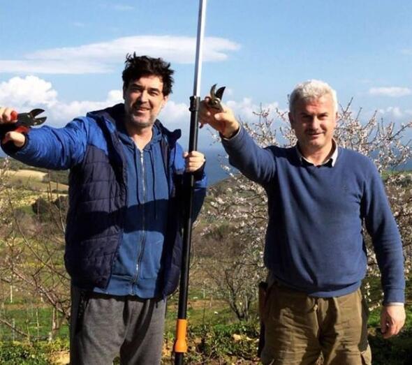 Burak Hakk, Bereket TV'de yaynlanan Ziraat Mhendisi Selahattin Ylmaz'n sunduu 'Art Gndem' programna konuk olmu, yeni hayatn anlatmt.