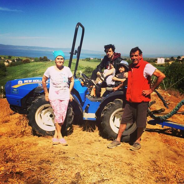 te 'Burada birok ey yetiiyor. Toprakla uramak beni dinlendiriyor' diyen Burak Hakk'nn aklamalarndan satrbalar...