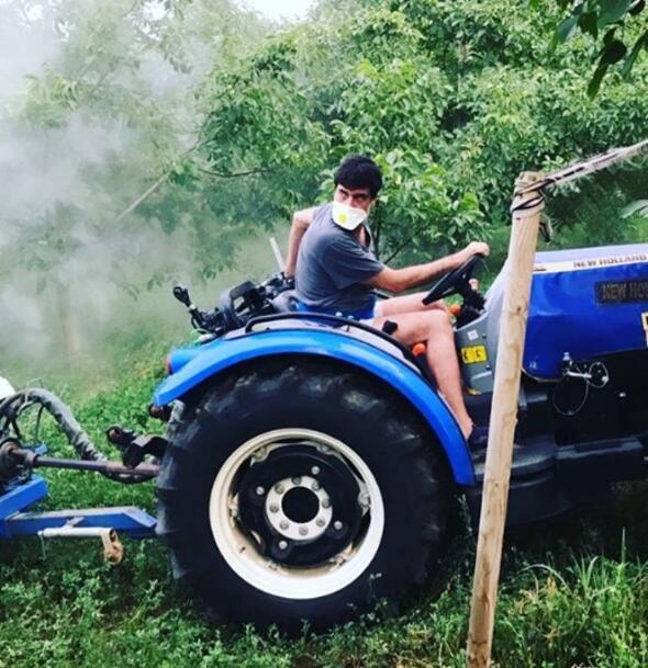 Hakk, bu foptorafn altna "almak bizim iimiz. Alet iler, el vnr" notunu dt.