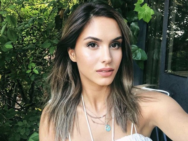 ki kolumdan tutup zorla arabaya bindirdi  <br>    Gen oyuncu, yaad korku dolu anlar u szlerle anlatt: "Yasak Elma dizinde oynarken bir hayranm beni ok beenmi ve evimi buldu. Evimden ktmda bo bir sokaa girdim yanma arabayla yaklaarak iki kolumdan tutup zorla arabaya bindirdi.