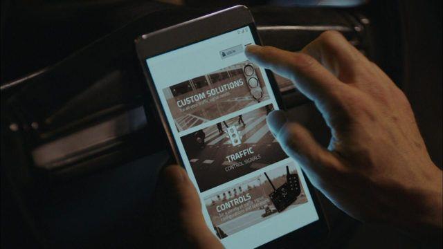 Ali Hoca&#8217;nn skan yolda trafik klarna tabletindeki bir programla mdahale etmesi herkesi akna evirdi.