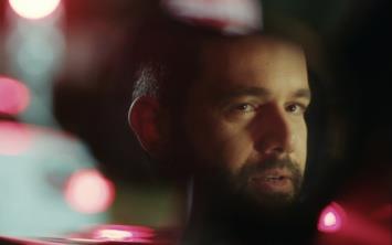 ATV'nin yeni dizisi Kimse Bilmez son blm ile ekran bana kilitledi. Trk televizyon tarihine geen trafik klarna mdehale sahnesi ile yok artk dedirten Kimse Bilmez'in son blm sosyal medyada da ok konuuldu.