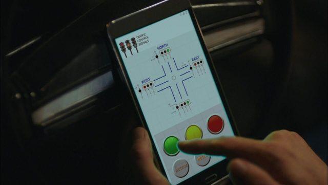 BAARILI KURGULANMI, GEREK BR SAHNE!   Dizideki trafik klarna mdahale sahnesinin, geree ok yakn ekilde kurgulandn syleyen Adli Biliim Uzman Mustafa Sansar; &#8220;Bu tarzda baarl bir sahnenin ekildiine daha nce bir Hollywood filminde de rastlamtm.