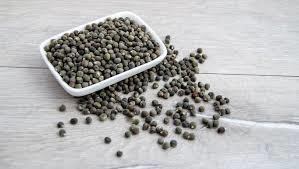 Cildi koruyor<br>    Bamyann direkt gne nlarnn zararlarndan koruduunu sylemek zor, fakat gne nlarnn neden olduu hasar ve zararlar giderebilir. Bu yzden yaz aylarnda bamya ve bamya tohumu tketiminin cilt sal iin nemli faydalar olabilir.