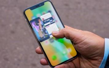 iPhone kullanclarnn geri saymna aylar ncesinden balad iOS 13 ile gelecek yeniliklere her geen gn bir yenisi daha ekleniyor.    Son yllarda kaybettii prestiji, yaynlayaca iOS 13 iletim sistemi ile yeniden kazanmak isteyen Apple, bunun iin gece gndz almaya devam ediyor. Peki ok farkl yenilikler grebileceimiz iOS 13'le birlikte neler ile karlaacaz?