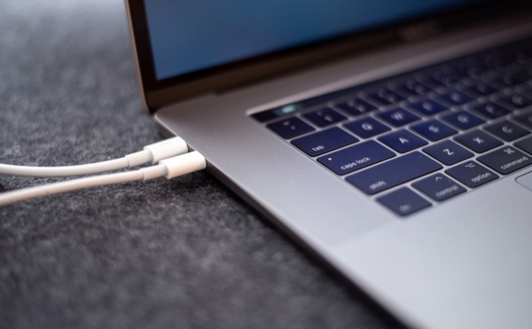 Hayal krkl: Bu karar sonras MacBook kullanclarndan tepki eken Apple, fiyatlara ramen kusursuz model beklentilerinin srekli hayal krkl yarattn syledi.