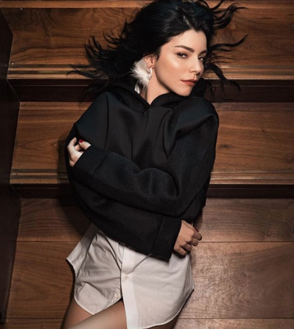 2007 ylna fantastik korku filmi Gomeda ile balayan Boluur, Acemi Cad&#8217;nn sona ermesinin ardndan Trkan oray ve Cihan nal&#8217;n barollerinde yer ald Ak Yeniden adl T.V. dizisinin kadrosuna girdi. Gen oyuncu bundan bir yl sonra ise Cem Grge tarafndan yazlp ynetilen Hoakal Gzin adl T.V. filminde rol ald.