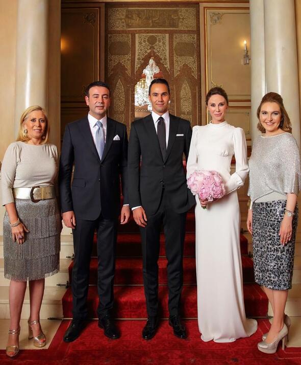 Kanal D'de yaynlanan 2. Sayfa programnda bugn srpriz evlilikle ilgili yeni bir iddia gndeme geldi.