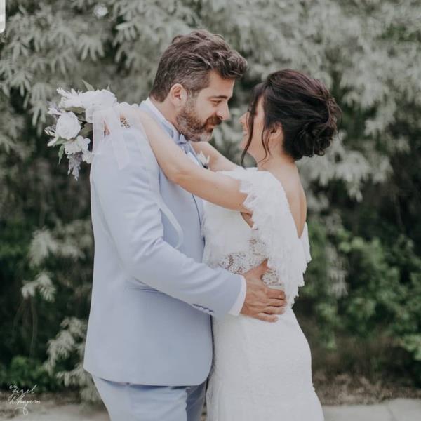 Rol ald Dizi, Film ve Programlar   <br>    Kayra enocak, 2006 ylnda "Yamurdan Sonra" dizisinde "brahim" karakterini canlandrrken Seil Mutlu, Yldz ar Atiksoy, Ali Srmeli, Atilla Olga, Sefa Zengin ile birlikte rol ald. 2007 ylnda "Kapda Biri mi Var" adl program nianls Ebru Karanfilci ile beraber sundu. 2008-2009 yllar arasnda ''Dolu Dizgin Yllar'', 2008 ylnda barollerini Buket Dereolu ile paylat ''Pulsar'' adl dizide Orhan Bilgi karakterine hayat verdi.