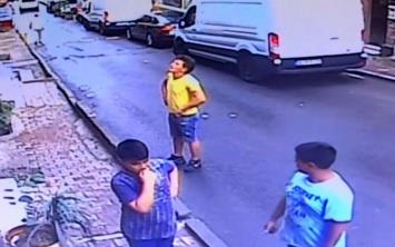 FATH'te ikinci kattaki dairenin penceresinden den 2 yandaki bebei, 17 yandaki gen havada yakalad.