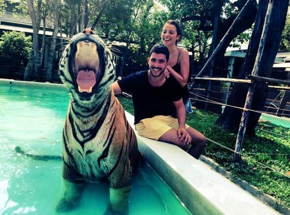 14 Mays 2016&#8217;da nikh masasna oturan oyuncu ift, dn grlen durumayla anlamal olarak boand.