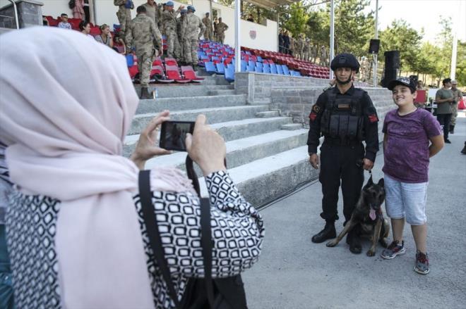 Toplant kapsamnda Gvercinlik yerlekesinde, JAK'ta toplumsal olaylara mdahale, rehine kurtarma tatbikatlar yapld.