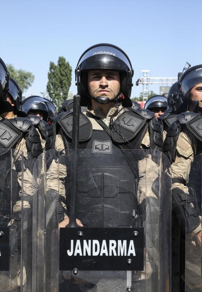 Programa, JAK Komutan Tugeneral Ali hsan Ersoy, FIEP Toplants Heyet Bakan Albay Jacob Comelis Oussoren ve FIEP'e ye 18 lke temsilcisi ile vatandalar katld.