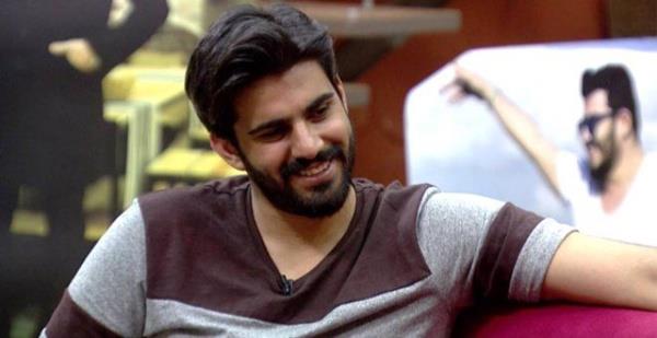 Bir dnem Kanal D'de yaynlanan fenomen program Ksmetse Olur'un damat aday Adnan Kzlta'n yeni imaj herkesi oke etti. Sosyal medyay aktif olarak kullanan Kzlta, paylamlaryla dikkatleri zerine ekiyor.