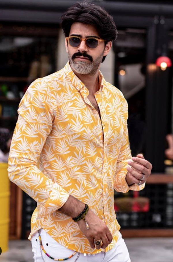 Adnan Kzlta'n paylat karelerin altna yeni tarzyla ilgili yzlerce yorum yad. Takipilerinin kimi bu halini ok beendi kimi de hi beenmeyerek u yorumlar yapt: