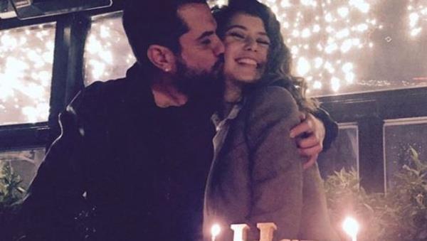 Beren Saat'in son olarak sosyal medya hesabndan yapt paylam ise evliliklerindeki sorunlar gn yzne karmt. Saat'in Kenan Doulu'nun doum gnn kutlamak iin paylat fotoraflarn altna dt not herkes tarafndan gnlerce konuulmu, nottaki baz cmleler Kenan'n Beren'i aldattna yorulmutu.