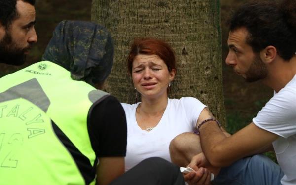 Edinilen bilgiye gre olay, Konyaalt Caddesi Atatrk Park iinde saat 14.30 srasnda meydana geldi.