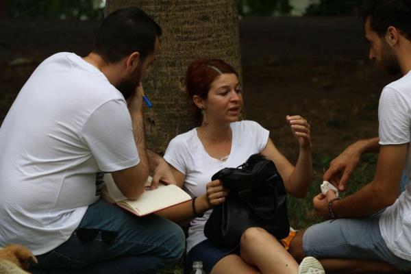 Kapkalar kovalamaya balayan Utu&#8217;un yardm lklarna gvenlik grevlileri ve vatandalar kotu.