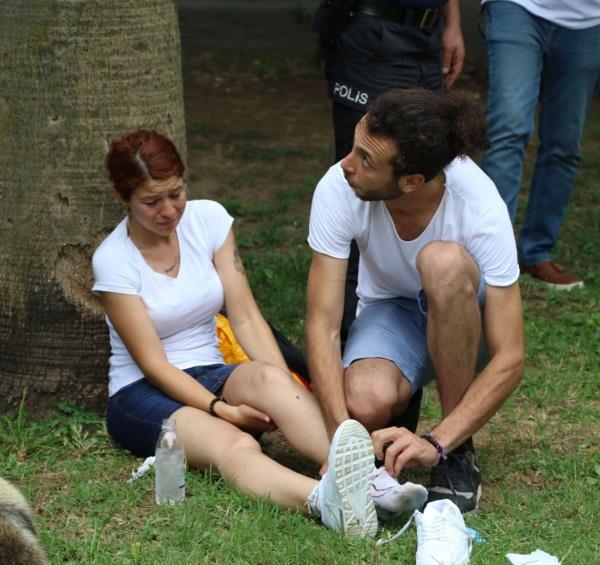 ki gen yakalanacaklarn anlaynca antay yaklak 50 metre sonra yola atp kat.