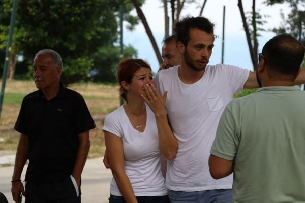 Utu, daha sonra ifadesi alnmak zere polis merkezine gtrld. Polis ise kaan iki kiiyi yakalamak iin alma balatt.