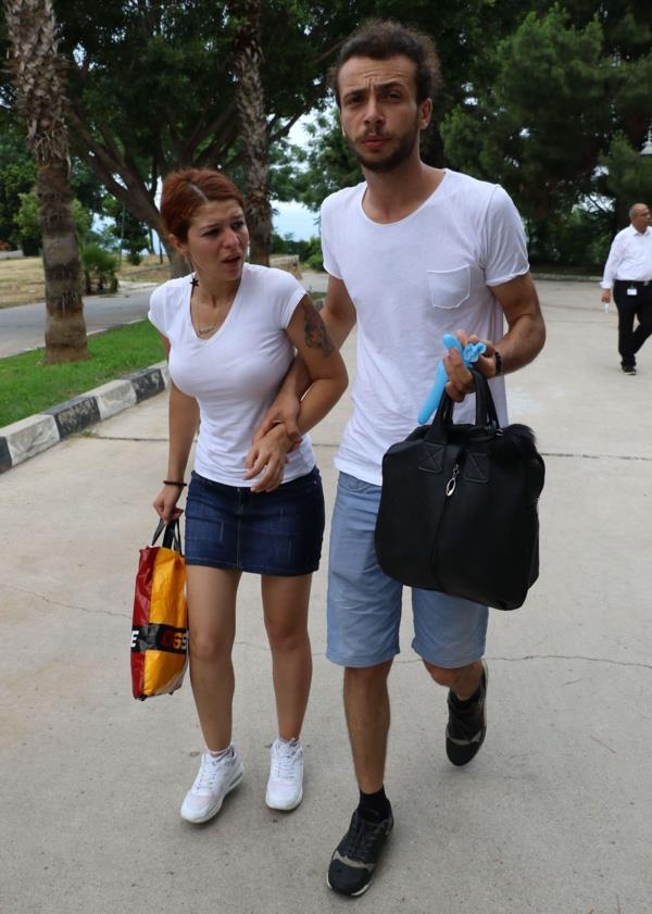 Alayan ve titreyen Utu&#8217;u arkada sakinletirmeye alt.