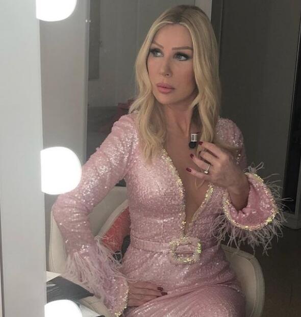 * Zamannda evlilik szlemesi yaptm. Evlilik szlemesi yapmak karndakini 'seni sen olduun iin sevdim' fikrine inandrr.