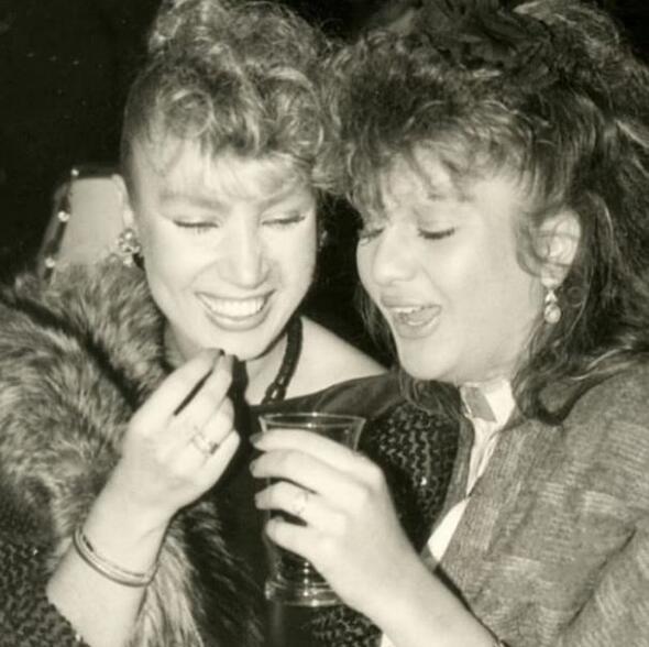 *Bana 'paraya doymadn yeter artk' diyorlar. almann parayla alakas yok. almak sal getirir. Akta ya farkl bir yere kadar nemli. Bir erkek 30 yandan sonra istedii kadnla birlikte olabilir.