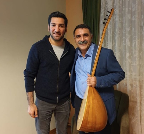 2013 ylnda iki arkada ile Tiyatro D22'yi kuran Ate, tiyatro oyunculuu, ynetmenlii ve oyun yazarl yapmaktadr.