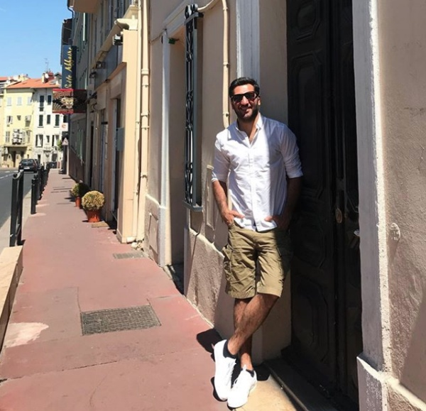 Mimar Sinan Gzel Sanatlar niversitesi Konservatuar Tiyatro Blm'nden mezun olan Berkay Ate, oyunculua televizyon ekranlarnda &#8216;Sessiz Frtna' ile balad.