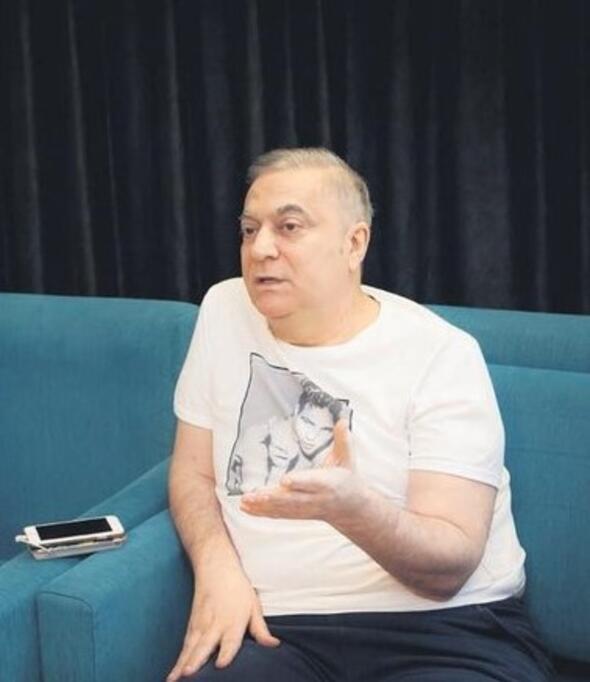 ok zor bir dnem geirdiniz.Neler hissediyorsunuz?  <br>  Drt ay kendimde deildim, uyuttular beni. Ne acdan, ne de komplikasyonlardan haberim yoktu. Drt ayn sonunda uyandmda kendimi Trk filminin iinde gibi hissettim. Hibir yerimi oynatamyordum. Ne elimi, ne ayam, ne azm... Bir tek dilimi hareket ettirebiliyordum. Konuamyordum. Alfabeyle konumaya alyordum. Bir kelimeyi 15 dakikada sylyordum.