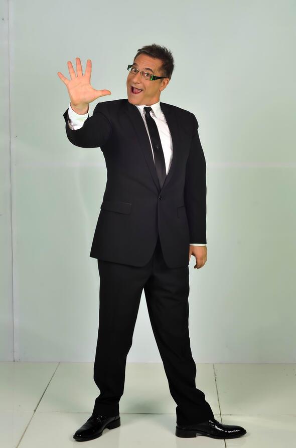 Bu dnemde sizi en ok ne ayakta tuttu peki?<br>  Kesinlikle ocuklarm ve ailem. 24 saat boyunca btn eski elerim yanmdayd. Normalde eski e dersin, bir-iki defa gelirsin ziyarete ama onlar hep geldiler. ok dost biriktirmiim, onu anladm.    Kzlarnz Sezin ve Yasmin de hep yannzdayd. Sosyal medyada da paylam yapyorlard...  Evet, kzlarm bamdan hi ayrlmadlar. Hemireler anlatyor, Yasmin geceleri bamda alyormu. Sezin de btn aileyi ekip evirdi bu dnemde.    Siyasetilerden arayanlar oldu mu?  Turizm ve Kltr Bakan Mehmet Nuri Ersoy ve Gaziantep Belediye Bakan Fatma ahin arad sa olsunlar.