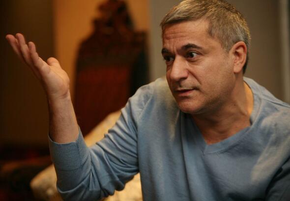 Bu dnemden kardnz bir ders var m?<br>  Yok. Allah'a sndm sadece. Yryeyim de baka hibir ey istemiyorum inann. Salkl bir hayatm olsun yeter bana ocuklarmla birlikte.    ok ziyaretiniz de oldu bu dnemde...  Evet, ok kii geldi. Her gn beni ziyaret edenler de oldu. Hepsi sa olsun. brahim Tatlses zmir'den kalkt geldi ka kere, Hlya Avar da, Seda Sayan da sk sk geldi. Sinan zen'le ok samimi deildim mesela ama her gn geldi ziyaretime.