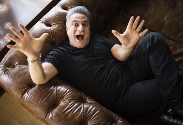 Yani byle yaamaktansa lmek mi istediniz?<br>  Evet. Hi kprdamadan yaayacama lmek istedim. yi ki kazandm paralar yememiim    Sekiz aydr zel bir hastanede tedavi oluyorsunuz. Peki salk harcamalnz sigorta m karlad?  Yok sigortam. Tm masraflarm kendim karlyorum. yi ki kazandm paralar yememiim, birikim yapmm. Zaten ailem "Biz her eyle ilgileniyoruz, sen hi bunlar dnme" dediler. Sigorta olarak emekli sandm var ama o da ayda bir 'ka sendromu' hastalm iin aldm ilac karlyor. Allah raz olsun.