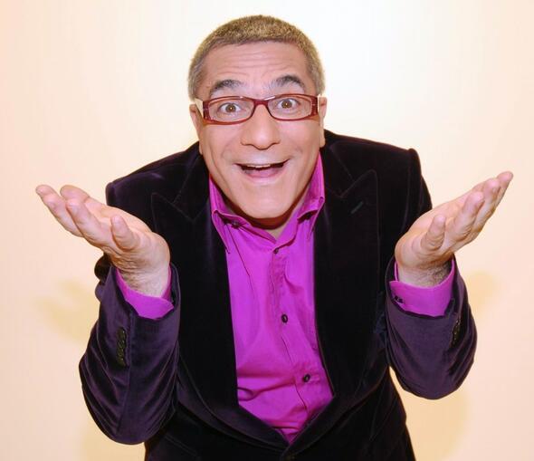 BTN ESK ELERM HASTANEDE 24 SAAT BAIMDAYDI. DRT AY SONRA UYANDIIMDA LK EM MUHSNE'NN ADINI SYLEMM. 'BYLE YAAYACAKSAM FM EK' DEDM    Doktor olan kz kardeiniz Yeim Erbil, salk durumunuzla ilgili kamuoyuna sk sk bilgi de veriyordu...  Evet, ilk gnden beri her eyi yakndan takip etti. 'Hep byle mi kalacam?' diye dndm dnemde kz kardeime 'Eer byle yaayacaksam benim fiimi ek' dedim.