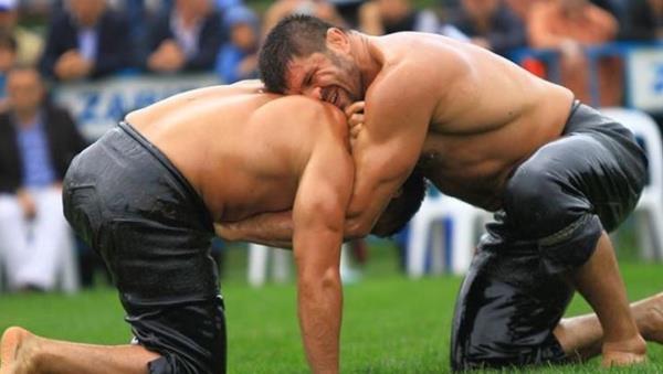 Tarihi Ali Paa ars Dernek Bakan Ylmaz San ise &#8220;Krkpnar btn dnyaya mal olmu bir festival. Bu sene ksmet olursa 658&#8217;incisi gerekleecek. Her sene hem grei baznda hem de seyirci baznda stne koyarak ykselen bir trendi var. u anda otellerde yer kalmad. Eer darda kalan insanlar varsa biz evlerimizi amaya hazrz&#8221; dedi.