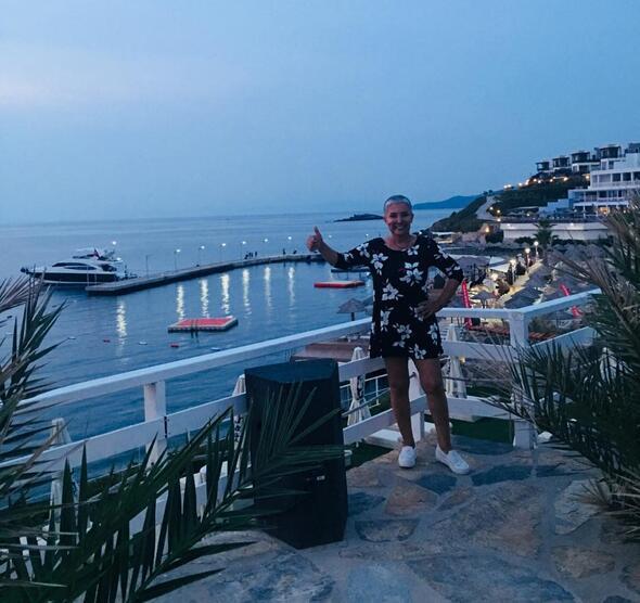 te Bahar ztan&#8217;n aklamalarndan satr balar&#8230;    Yeilam&#8217;da ok byk paralar kazanmadk. imdinin 20 bin liras falan herhlde kazanyorduk. O da barol oyuncular iin konuuyorum ama nemli deil. Paradan ziyade saygnlk kazandk. Hl insanlar biz grd m sayg duyuyor hl seviliyoruz. Bize kar byk bir zlem var. O zamann da iyi ynleri bunlard.