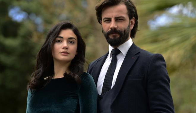 Yemin dizisi ile yldz parlayan nl oyuncu Gkberk Demirci'nin annesi hastaneye kaldrld. nl oyuncuyu zge Yaz bir an olsun yalnz brakmad.    Hayranlarnn sosyal medyadaki paylamlar ile Gkberk Demirci'nin annesi Sevcan Demirci'nin hastaneye kaldrld renildi.