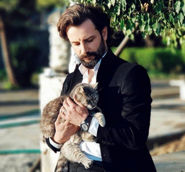 Daha nceki rportajlarnda da annesine dknlnden sz eden Demirci bu haberle ykld. Yalova'da bir hastanede tedavi altnda olan Sevcan hanmn salk durumunun imdilik iyi olduu syleniyor.