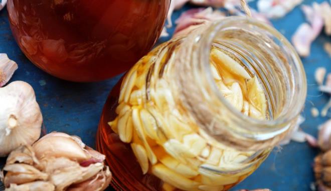 Doada bulunan en gl iki antiseptik besin olan bal ve sarmsak karmnn vcudu adeta yenilediini biliyor muydunuz? Peki bal ve sarmsak karm nasl hazrlanyor? Ayrca her gn bal ve sarmsak karmndan bir kak yerseniz ne olur? Sizler iin bu mucize karma dair her eyi aratrdk. Haberimizin detaynda nasl hazrlanaca ve tketileceine dair btn bilgiler mevcuttur.