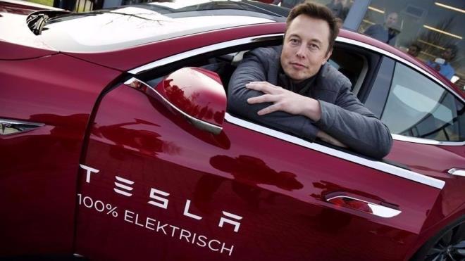 Elektrikli otomobil reticisi Tesla'nn CEO'su olan milyarder iadam Elon Musk bu sefer elektrikli uaklar ile ilgili yapt aklama ile gndemde.