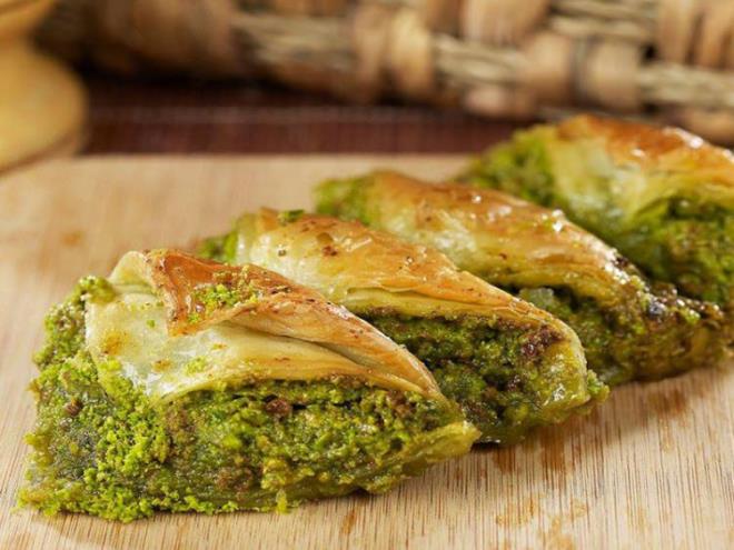 TATLILAR    erbetli tatllarn bozulmamas iin buzdolabna konulmas nerilir. Ancak uzun sre dolaba konulan erbetin donmas ve tekrardan zlmesi organik zelliini yitirir. Yaa benzer bir kvama neden olur. Bu da kilo almaya yol aar.