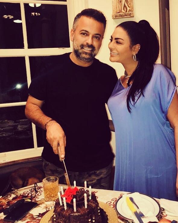 TE SREYYA YALIN'IN AIKLAMASI:  Bugn bir ksm basn yayn organlarnda 97.000.000 dolar miras almak zere imza ileri iin stanbul'a geldiim, imza ileri bittikten sonra da Bodrum'a getiim haberleri yer almtr.     mza ileri iin stanbul'a geldiim ve 97.000.000 dolar para aldm haberi tmyle gerek ddr. Henz sonulanm bir miras davam da olmayp halen yarglamas devam etmektedir.