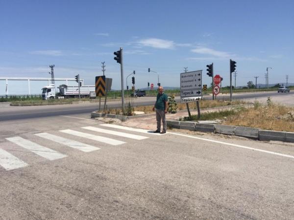 BURSA&#8217;nn Karacabey ilesi Bakrky kavana 2017 ylnn Kasm aynda kurulan trafik lambalarnn bir haftadr yanmamas tepkilere sebep oluyor. Daha nce sk sk lml ve maddi hasarl kazalarn yaand blgeye konulan trafik klar sayesinde bu sknt byk lde zlmt.